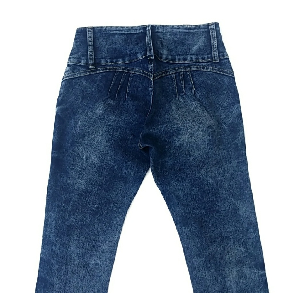 Jeans with a pop of sparkle - Picture 6 of 8